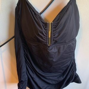 Black Cali in Klein bikini top